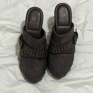 White Mountain Wallis Brown Studded Clogs Size 7